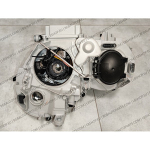 Feu Phare avant Gauche Mercedes Classe C W203 S203 (2004-2007) DEPO 440-1136L-LDHEM