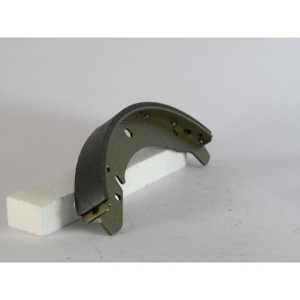 BOSCH 0 986 487 367 Jeu de mâchoires de frein pour